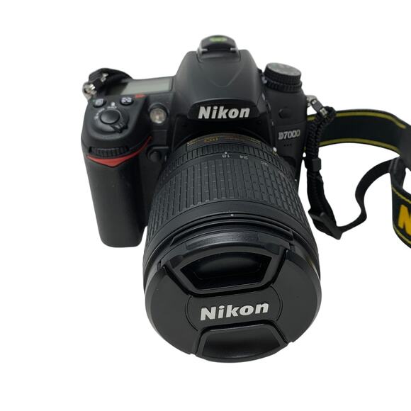 Nikon D7000 16.2 Megapixel Digital SLR Camera W/18-105mm Lens + Accessories - Picture 4 of 14